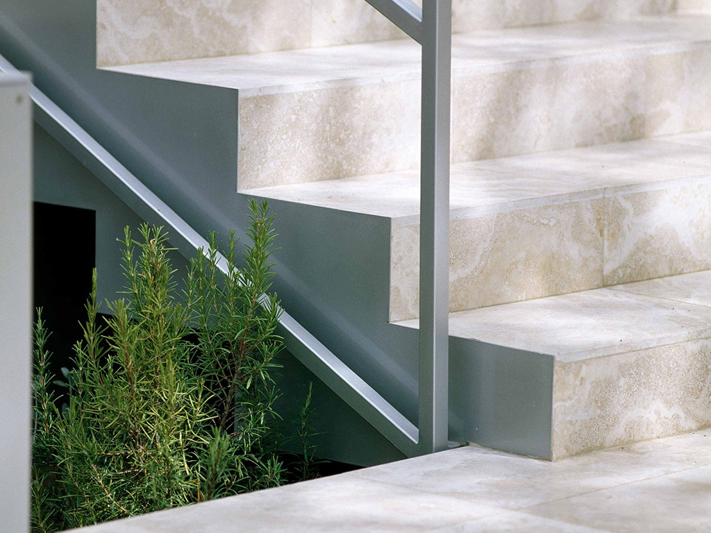 Hiera Classico Travertine, Cross-Cut, Unfilled, Honed, One Long Side UF/H & Beveled, Stairs